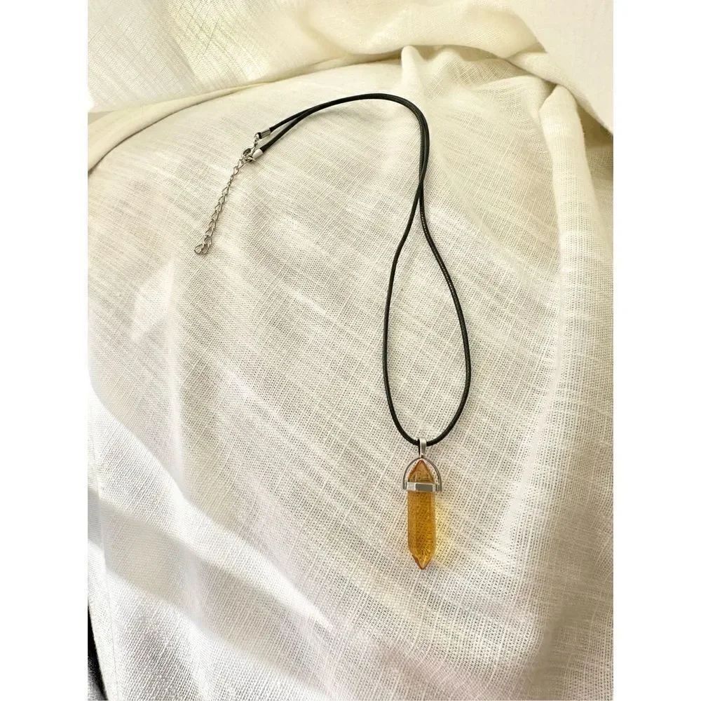Amber yellow color stone pendant necklace